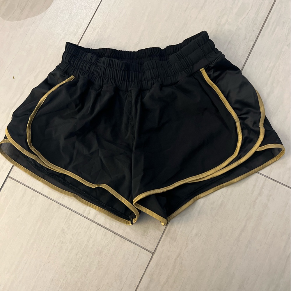 Lululemon running shorts size 6